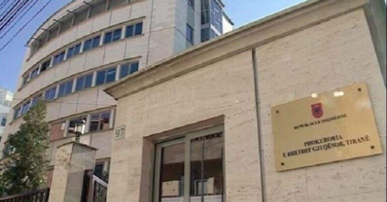Arrestohet noterja 40-vjeçare në Tiranë, ja për çfarë akuzohet