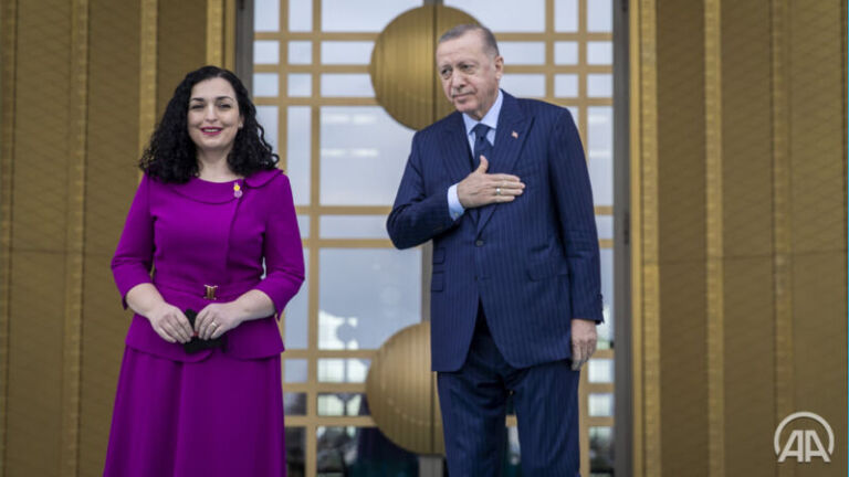 VIDEO| Presidenti Erdoğan pret me nderime të larta shtetërore presidenten Osmani