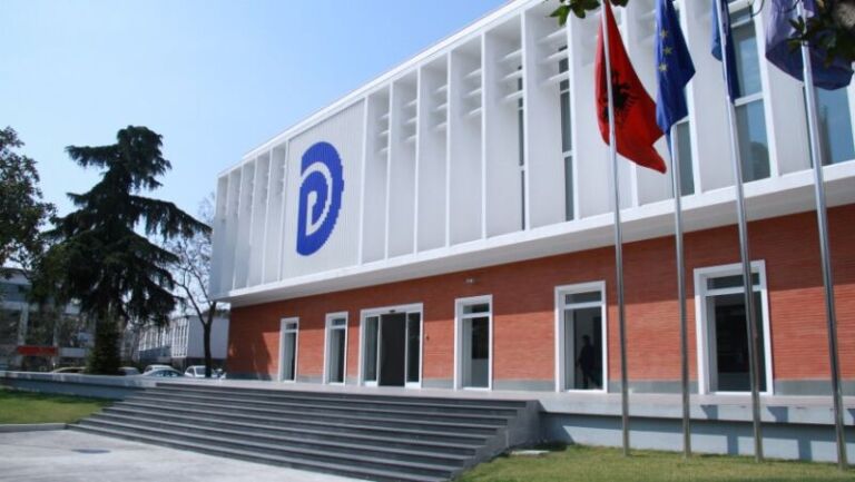 E fundit/ Alibeaj thërret mbledhjen e grupit të PD.