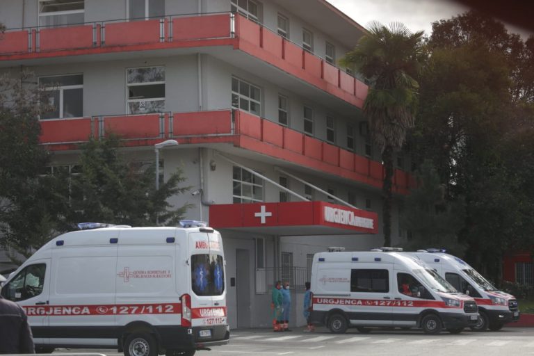 COVID-19 në Shqipëri/ Dy humbje jete, ministria e Shëndetësisë publikon shifrat: Ja sa persona kanë rezultuar pozitivë në 24 orët e fundit