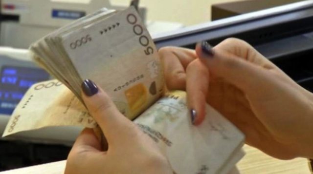 Leku shqiptar pëson rënie të ndjeshme pas krizës ndërkombëtare