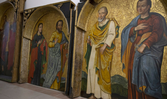 “Po i fshehim në bodrume, janë thesari ynë”/ Muret e Muzeut Kombëtar në Ukrainë ‘plotësisht të zhveshur’, rrezikohen objektet fetare dhe…