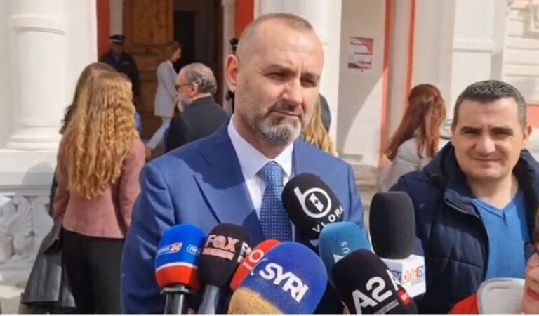 Ulsi Manja paralajmëron ‘furtunë’ arrestimesh në Kadastrën e Vlorës: Zyrtarë dhe ish-zyrtarë të përfshirë në abuzime me pronat në bregdet!