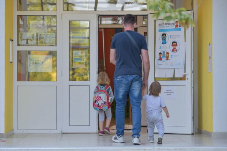 Çerdhet iu rikthyen normalitet, numri i fëmijëve sot ishte shumë më i madh