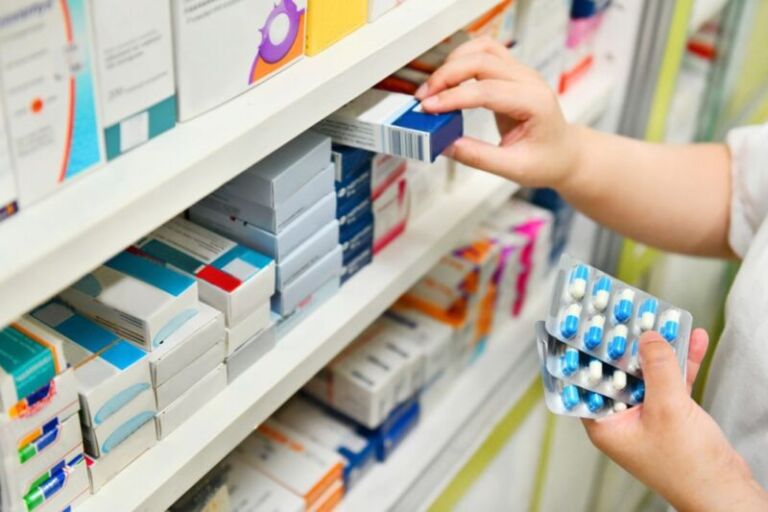 Pandemia nxiti reklamat e fshehura për barnat, AMA tërhoqi vëmendjen në 25 raste