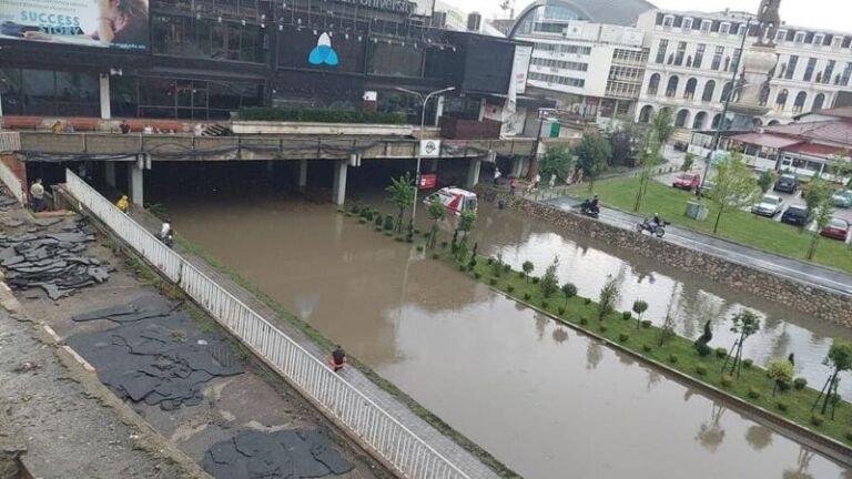 Shiu i rrëmbyeshëm shkakton dëme të mëdha në Shkup