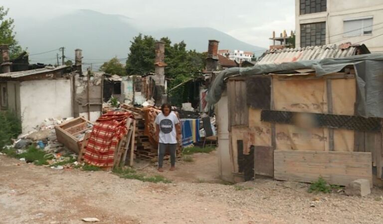 Gostivar, tre familje rome jetojnë në kushte mesjetare
