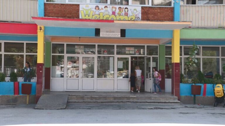 Tetovë, 20 arsimtarë mbetën pa kontrata të punës