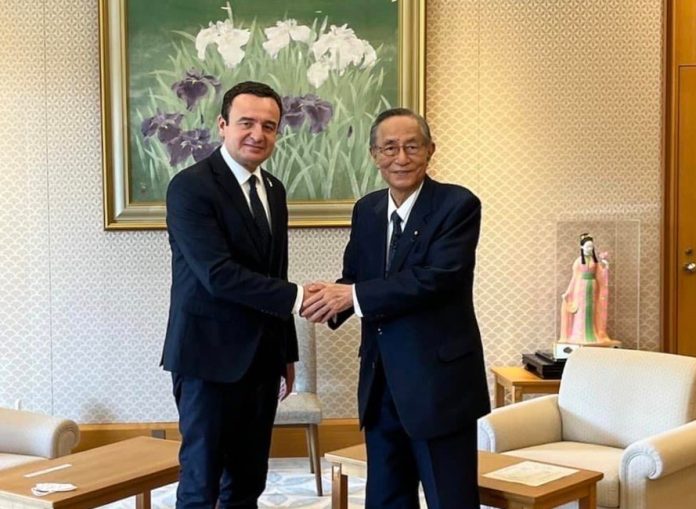 Ceremonia lamtumirëse e Abe, Kurti takon kryeparlamentarin e Japonisë