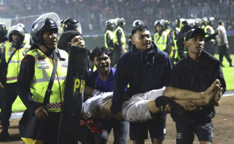 Tragjedia në stadiumin e Indonezisë, deri më tani janë 125 viktima
