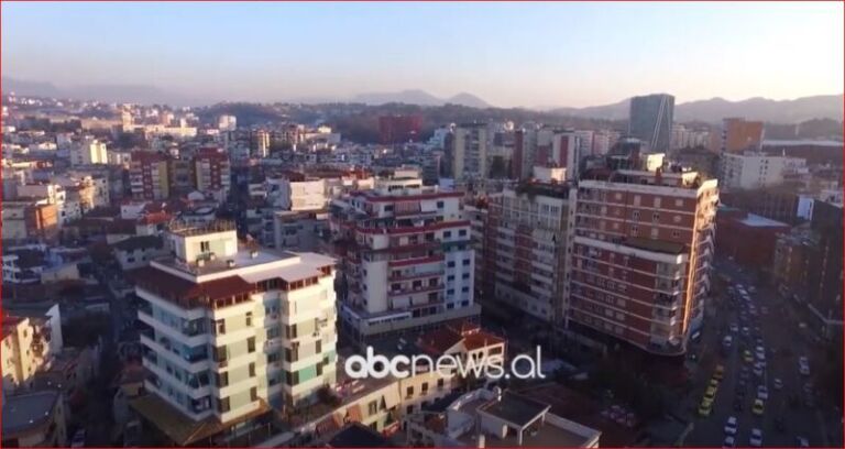 ‘Fluturojnë’ çmimet në Tiranë: 64 vite punë për të blerë apartament