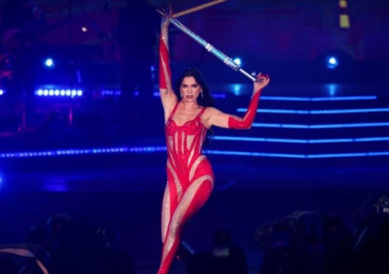 Dua Lipa theu rekord botëror në Tiranë