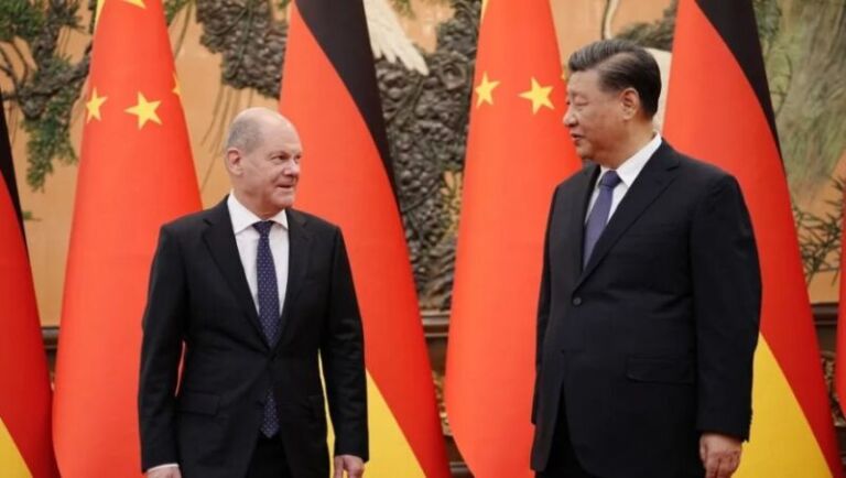 Olaf Scholz, 23 orë fluturim për t’u takuar dy orë me diktatorin kinez