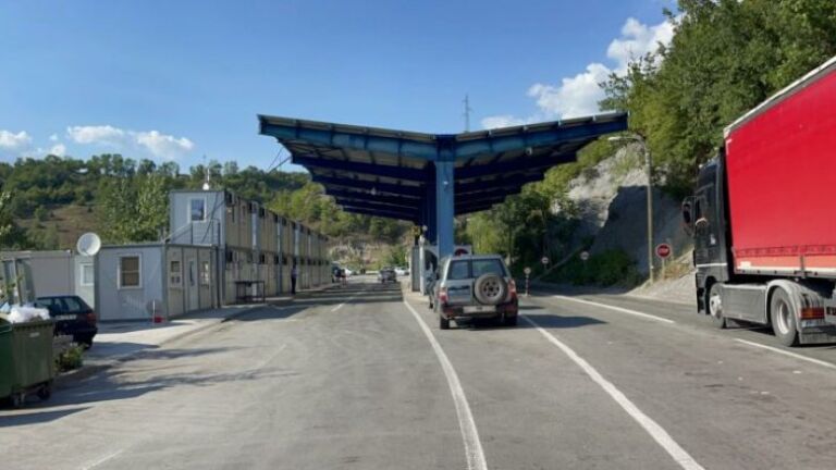 Pikat kufitare Bërnjak dhe Jarinë ende të mbyllura