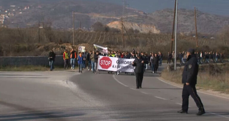 Labënishtë, protestë kundër gurthyesit
