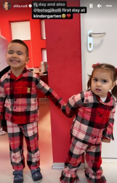 Elita një nënë e përkushtuar, kombinon fëmijët në mënyrën më përfekte