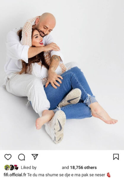 ‘Te dua me shumë se dje e me pak se nesër’, Fifi nuk përmbahet në fotografinë e fundit në krahët e Adisit