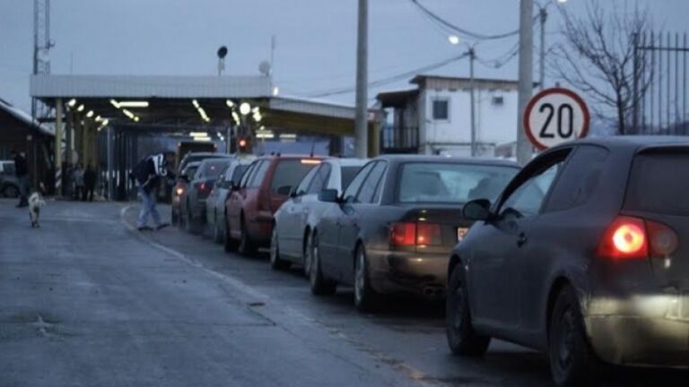 Sërish kolona në pikëkalimet kufitare në Merdar, te Dheu i Bardhë dhe në Mutivodë