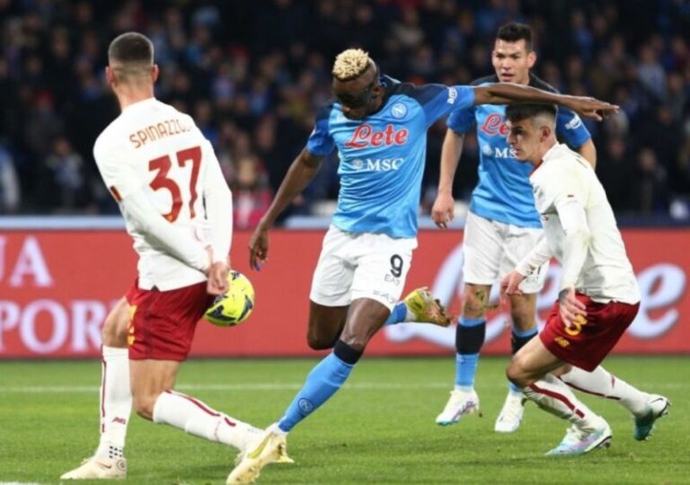 Napoli s’ka të ndalur, e mposht edhe Romën