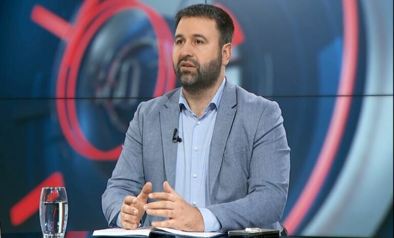Hoxha: Paqartësi e madhe në skenën politike