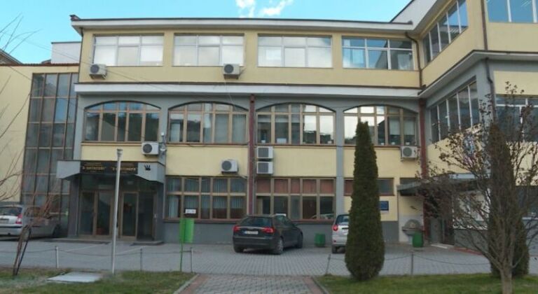 Shkollat e Tetovës ankohen për mungesë tekstesh