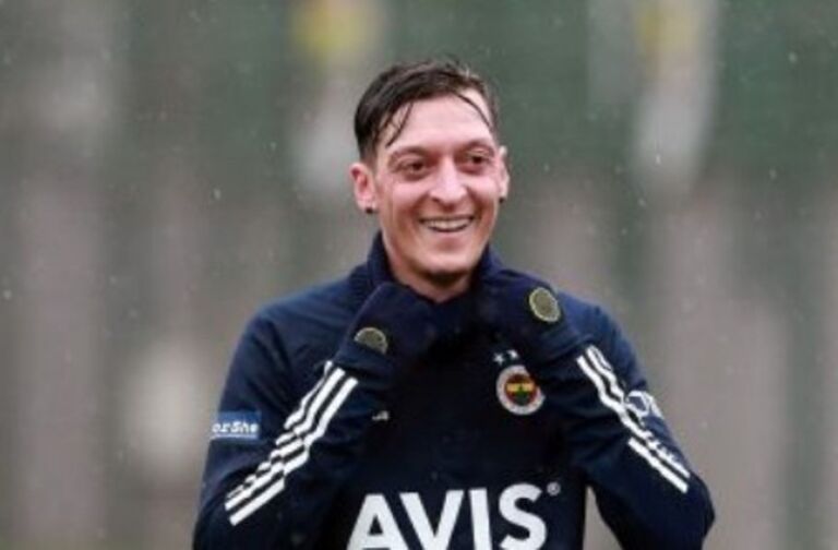 Raportohet se Ozil është pensionuar nga futbolli