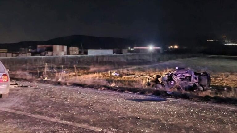 Aksidenti me katër të vdekur në Ferizaj, njëri nga drejtuesit humbi kontrollin dhe përplasi dy mjetet e tjera