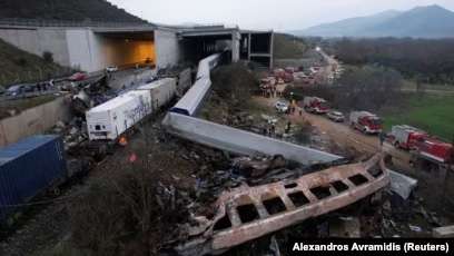 Të paktën 32 persona të vdekur nga përplasja e trenave në Greqi