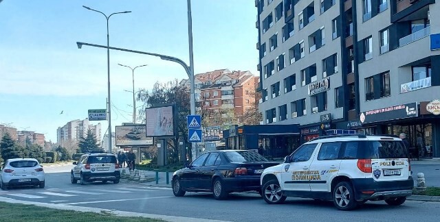 Sulmues të armatosur grabisin një bastore në Shkup