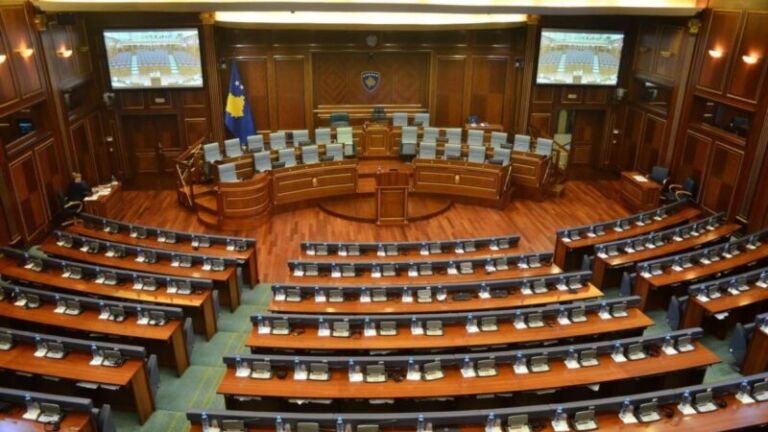 Kosovë, opozita kritikon kryeministrin Kurti për pranimin e planit evropian