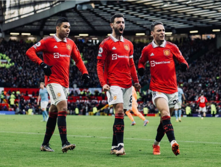 Gary Neville kritikon man Unidetin për transferimin e Casemiros