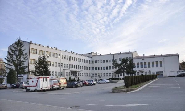 Flet drejtori i Spitalit të Gjilanit: Mjekët u arrestuan gjatë kujdestarisë
