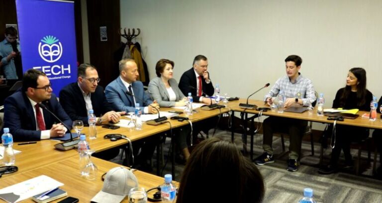 Forumi për Ndryshime në Arsim : Maqedonia vonon me dixhitalizimin në Arsim