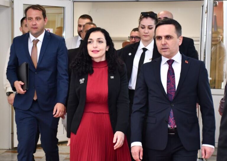 Vjosa Osmani në Tetovë, Kasami i dhuroi Çelësin e Qytetit