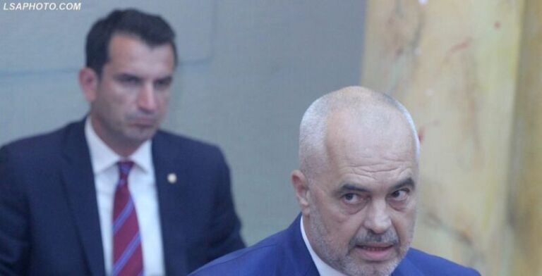 ‘Veliaj super mashtrues’/ Spahiu: 21 vjeç thoshte kam mbaruar 3 fakultete dhe kam punuar në 62 vende të botës