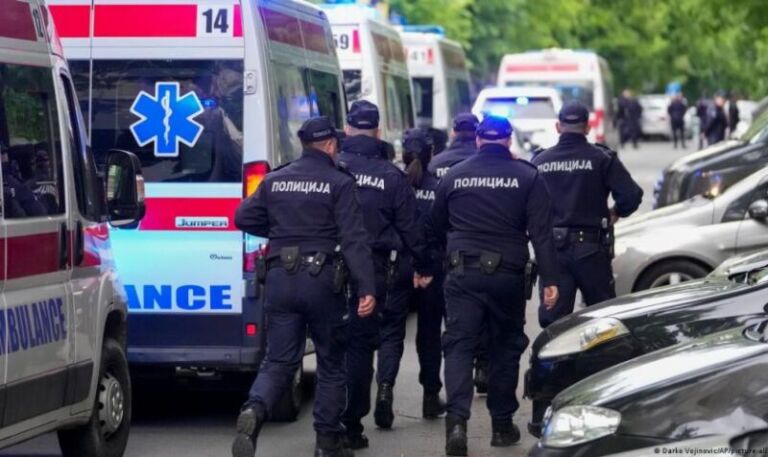 Beograd, 14 vjeçari vrau 8 nxënës dhe rojen e sigurisë – Mori njësh dhe u çmend!