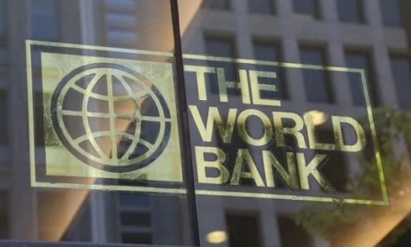 Raporti i Bankës Botërore: Kapitali njerëzor dhe lufta në Ukrainë kërcënojnë rritjen dhe zhvillimin e Kosovës