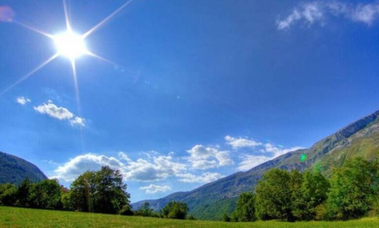 Moti sot me diell dhe vranësira mesatare, pasdite me reshje shiu
