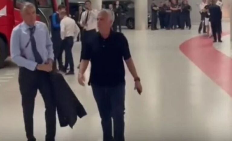 Trajneri i Romës del prej kontrollit, shkon në parking dhe e shan referin