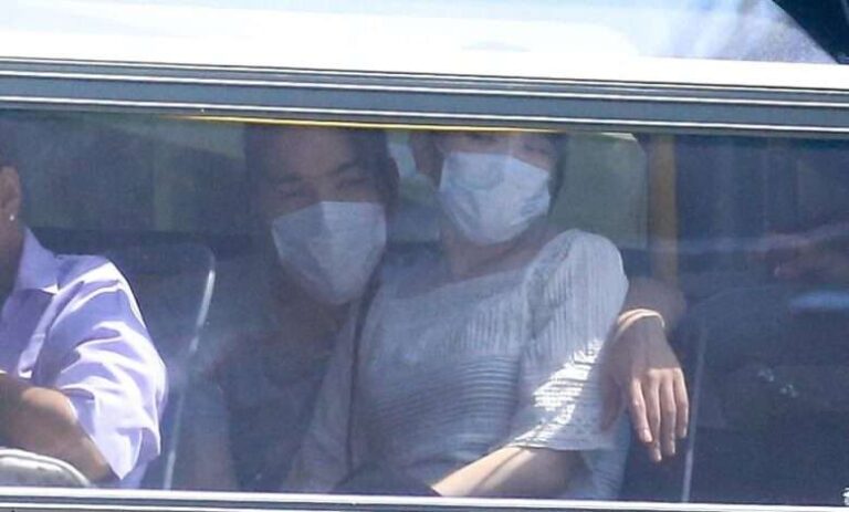 Hoqi dorë nga titulli, princesha e Japonisë fotografohet në autobus me bashkëshortin