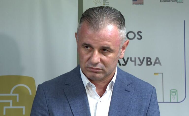 Ganiu mohon përçarjet mes grupit të zjarrit