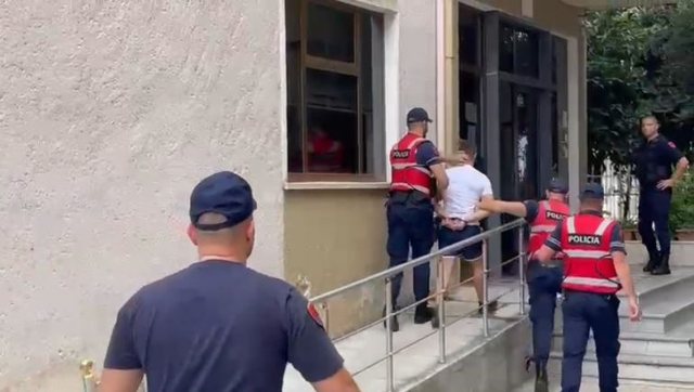 VIDEO/ U kap me 21 kg eksploziv, gjykata lë në burg Albi Meçinin