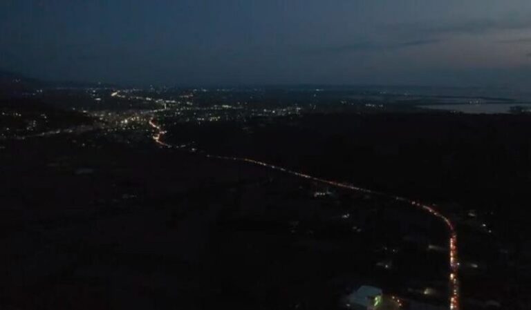 VIDEO me dron – E bllokuar komplet/ Rruga Balldren – Milot, tmerri i shoferëve, 17 kilometra trafik