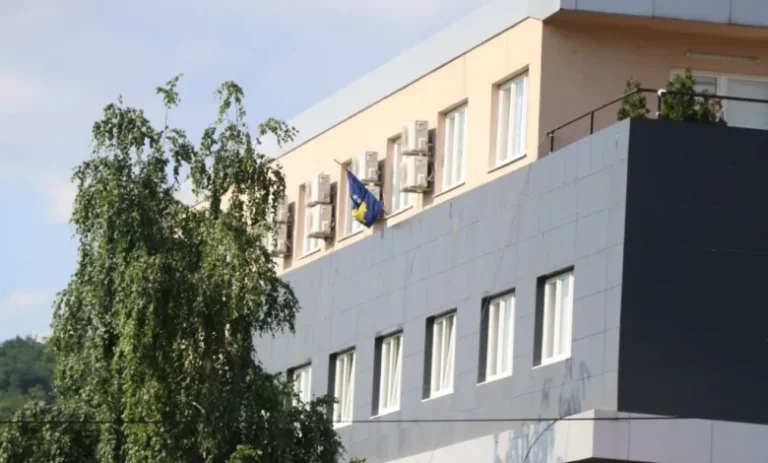 Policia serbe arreston drejtorin e Administratës të Komunës së Leposaviqit