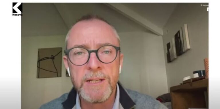 Ish-oficeri britanik për ngjarjen në veri: Ka shumë dëshmi se u organizua nga Serbia (VIDEO)