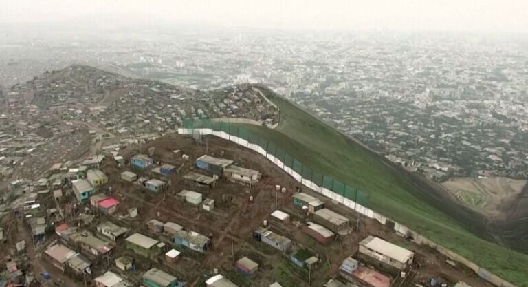 Shembet “Muri i Turpit” në Peru, ndau për 43 vite lagjet e pasura nga lagjet e varfra në Lima
