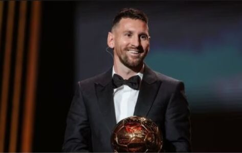 Messi ia dedikon trofeun Maradonës: Kudo që je, Diego… urime ditëlindjen. Ky trofe shkon edhe për ty