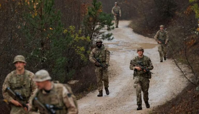 Gati 25 vjet pas zbarkimit, NATO-ja shqyrton përforcime të përhershme në Kosovë