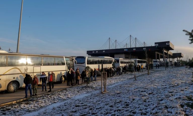 Kush i transportoi votuesit nga Kosova dhe Bosnja në Serbi?