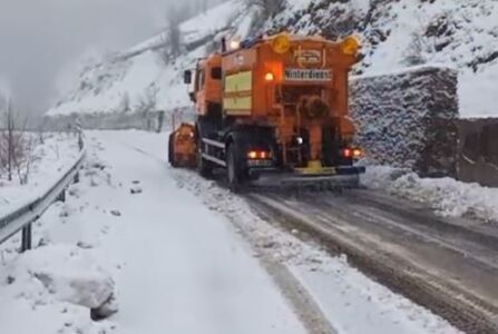 Rikthehen reshjet e dëborës në zonat malore, drejtuesve të mjeteve u bëhet apel të pajisen me goma dimërore dhe zinxhirë